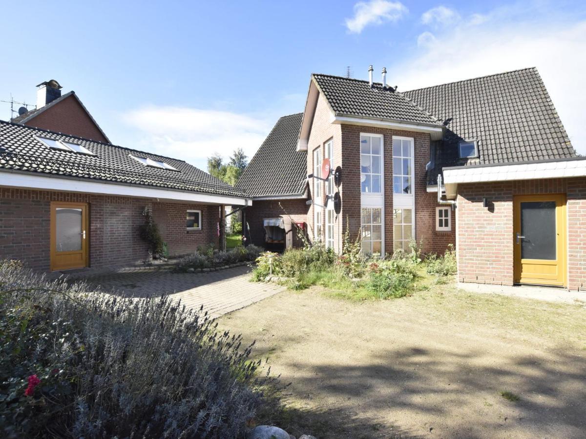 4 Room Holiday Apartment With Garden Kossau Eksteriør billede